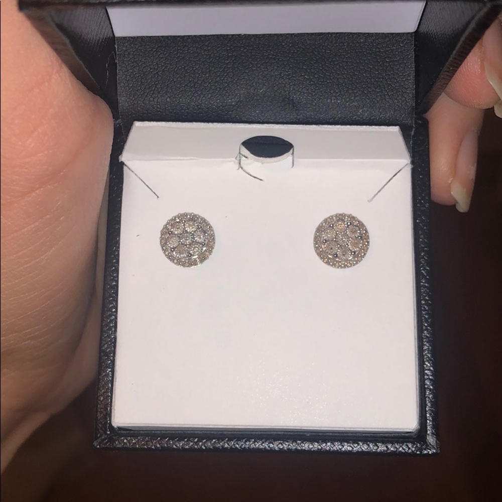 Cluster diamond earring